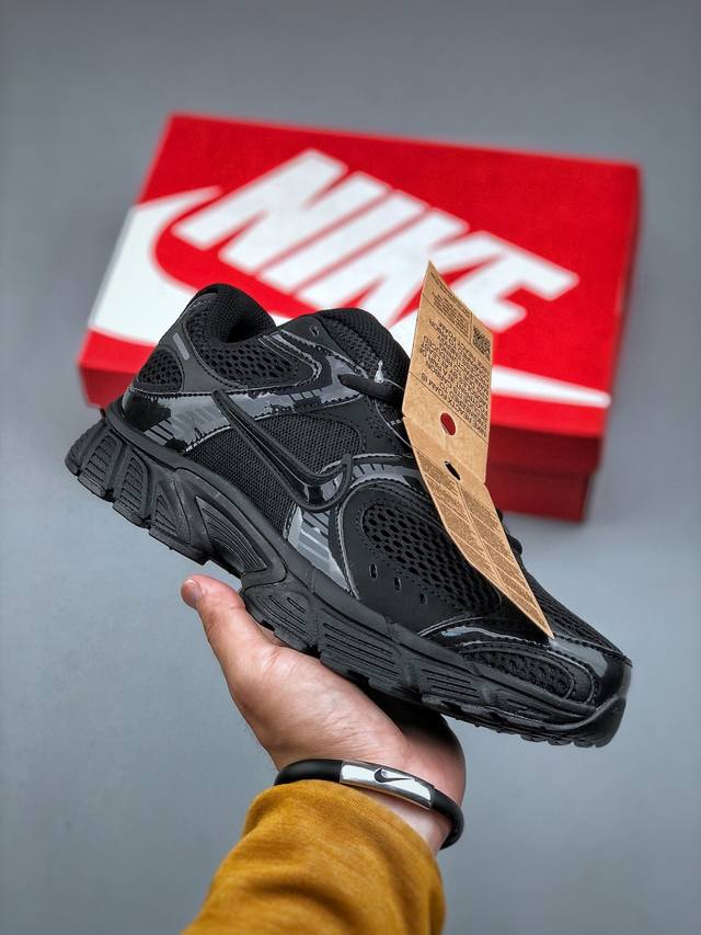 Nike V5 Rnr 舒适百搭防滑耐磨 低帮跑步鞋 舒适有型适合日常穿着该鞋款延续千禧年经典设计搭载泡绵中底厚实而轻盈匠心细节巧搭立体耐克勾标志焕新演绎复古跑