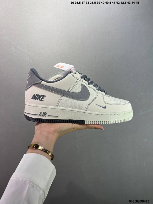 公司级Nk Air Force 1′07 Low 空军一号低帮百搭休闲运动板鞋 Sc9207-529 柔软、弹性十足的缓震性能和出色的中底设计 横跨复古与现代的