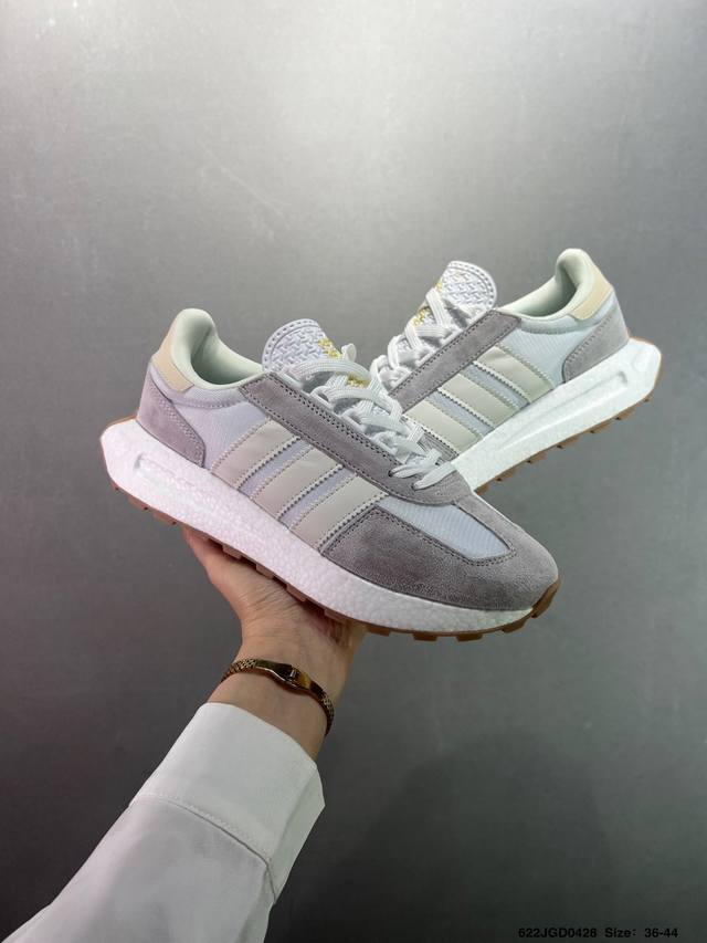 Adidas Originals Retropy E5 爆米花速度轻盈复古系列百搭透气休闲运动慢跑鞋。全新Boost轻量缓震鞋底材质# 轻盈又不失动感 货号：H