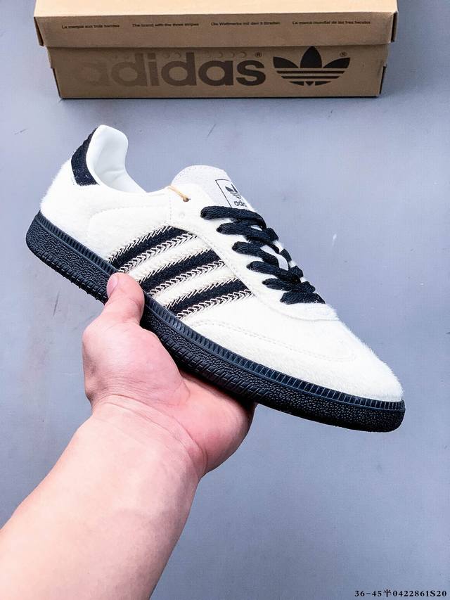 二层真标！Adidas Samba Og 经典鞋款 Adidas 近70年的经典Samba Og 修长的鞋楦,略微尖尖的鞋头,翻毛皮的鞋头拼接,这些我们都看得到