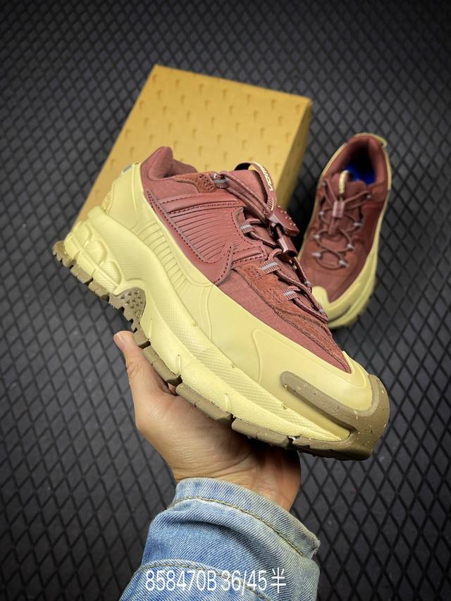 B 真标耐克Nike Zoom Vomero Roam 马拉松复古跑五代休闲运动慢跑鞋 采用环保纤维革饰片组合网眼布鞋面材质 升级正确后跟Tpu加固 耐弯折热塑