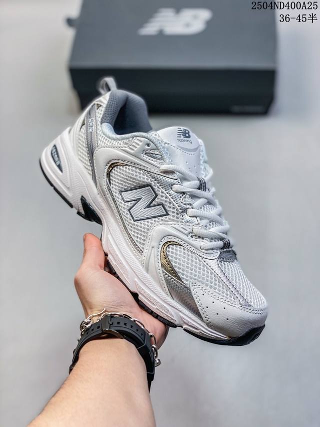 New Balance 新百伦 男女鞋半码制，采用硬质牛剖革组合透气网眼布鞋面材质，独立3层组合大底私模，中底嵌入Abzorb缓震物料，外置耐磨防滑橡胶大底小红