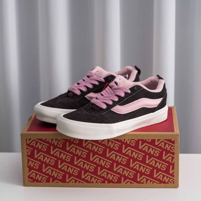 核心私 Vans Knu Skool 棕粉面包鞋 肥胖版立体大Logo 加厚鞋舌 低帮复古休闲硫化面包鞋 尺码：35 36 36.5 37 38 38.5 39