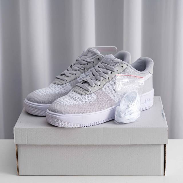 核心私 Air Force 1 原装级别 原楦头原纸板 打造纯正空军版型专注外贸渠道 全掌内置蜂窝气垫 原盒配件 原厂中底钢印、拉帮完美 货号：Ci005 0