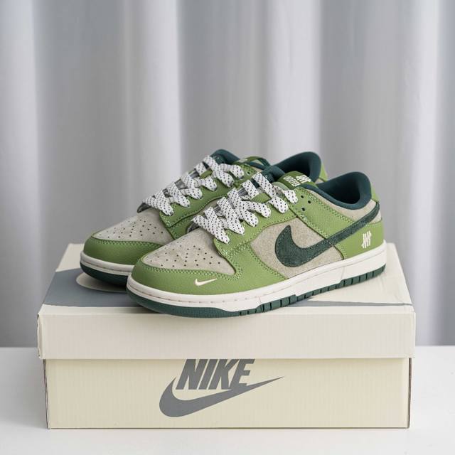核心私 Nike Dunk 全套原楦原模倾力打造完美版型 独家原厂航空铝磨具打磨大底 鞋头坡度极致还原 无解鞋型 原盒原配 圈内天花板工艺 原厂冲刀 超高清洁度