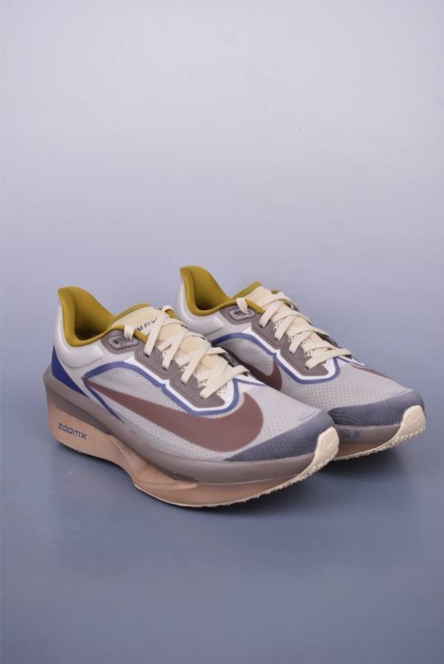 Nike Air Zoom Rival Fly 6 超轻跑步鞋 织物减震轻盈跑步鞋 内置真碳 纯原版本 该鞋款专为训练和竞速而生 助力疾速畅跑 采用柔软的泡绵缓