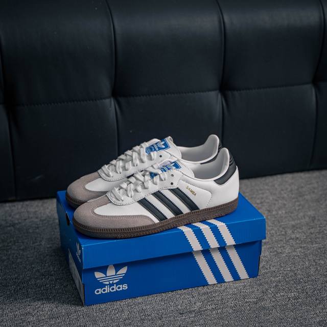 核心私 Adidas Samba Og 桑巴舞街头系列德训运动板鞋 采用固色翻毛皮组合牛剖革鞋面材质 外置正确3层组合围条加厚烟胶橡胶大底 货号：B75806