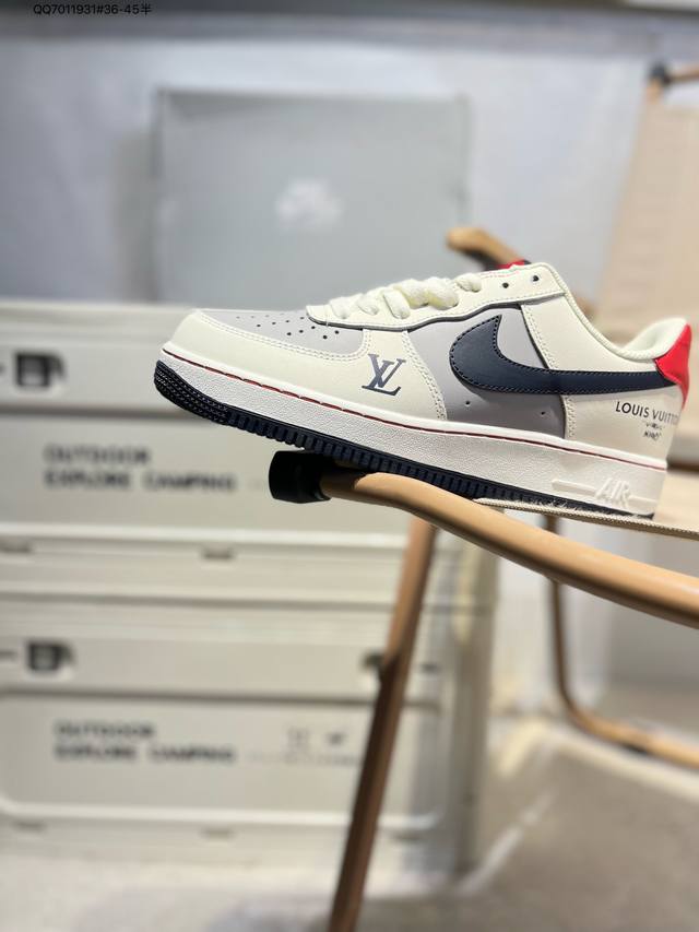 Lv X耐克 Nike Air Force 7空军一号 百搭休闲运动板鞋。柔软、弹性十足的缓震性能和出色的中底设计，横跨复古与现代的外型结合，造就出风靡全球三十