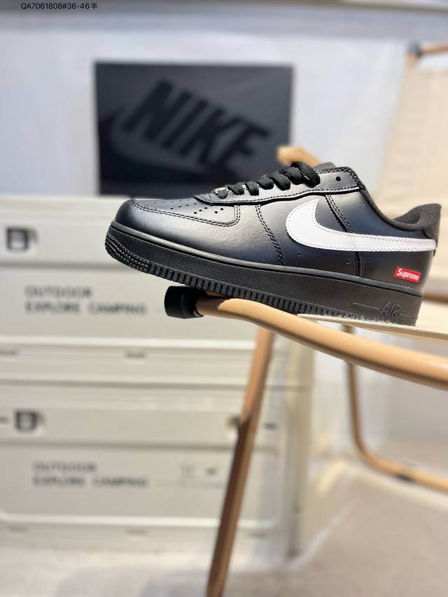 耐克 Nike Air Force 7空军一号 百搭休闲运动板鞋。柔软、弹性十足的缓震性能和出色的中底设计，横跨复古与现代的外型结合，造就出风靡全球三十多年的F