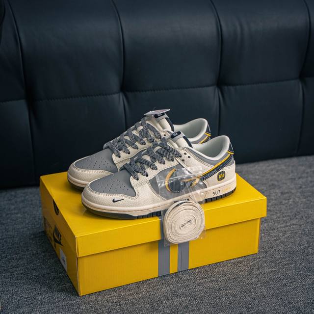 核心私 Nike Dunk 全套原楦原模倾力打造完美版型 独家原厂航空铝磨具打磨大底 鞋头坡度极致还原 无解鞋型 原盒原配 圈内天花板工艺 原厂冲刀 超高清洁度