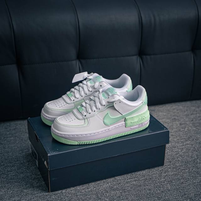 核心私 Air Force 1 原装级别 原楦头原纸板 打造纯正空军版型专注外贸渠道 全掌内置蜂窝气垫 原盒配件 原厂中底钢印、拉帮完美 货号：Fz3773 1