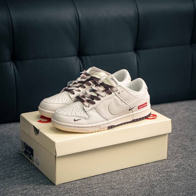 核心私 Nike Dunk 全套原楦原模倾力打造完美版型 独家原厂航空铝磨具打磨大底 鞋头坡度极致还原 无解鞋型 原盒原配 圈内天花板工艺 原厂冲刀 超高清洁度