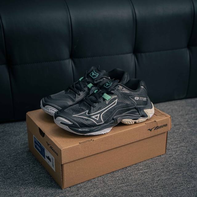 核心私 Mizuno美津浓 Wave Lightning Z8 舒适 防滑耐磨 低帮 训练鞋 货号：V1Ga 052 尺码号：36 36.5 37.5 38 3