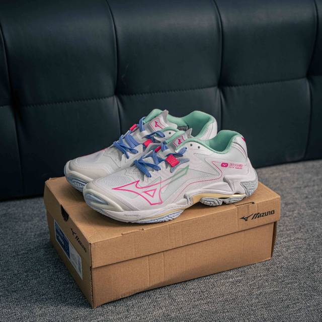 核心私 Mizuno美津浓 Wave Lightning Z8 舒适 防滑耐磨 低帮 训练鞋 货号：V1Ga 058 尺码号：36 36.5 37.5 38 3