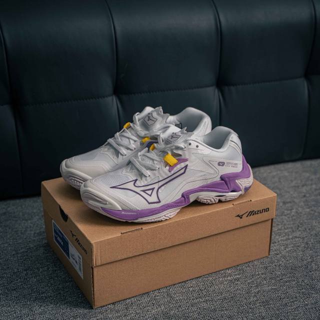 核心私 Mizuno美津浓 Wave Lightning Z8 舒适 防滑耐磨 低帮 训练鞋 货号：V1Ga 010 尺码号：36 36.5 37.5 38 3