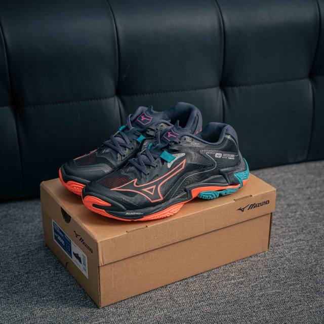核心私 Mizuno美津浓 Wave Lightning Z8 舒适 防滑耐磨 低帮 训练鞋 货号：V1Ga 006 尺码号：36 36.5 37.5 38 3