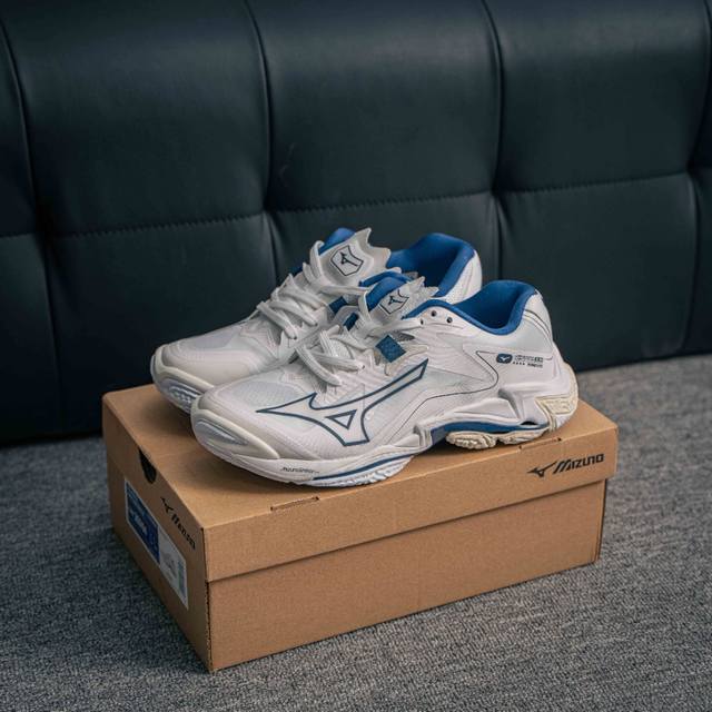 核心私 Mizuno美津浓 Wave Lightning Z8 舒适 防滑耐磨 低帮 训练鞋 货号：V1Ga 061 尺码号：36 36.5 37.5 38 3