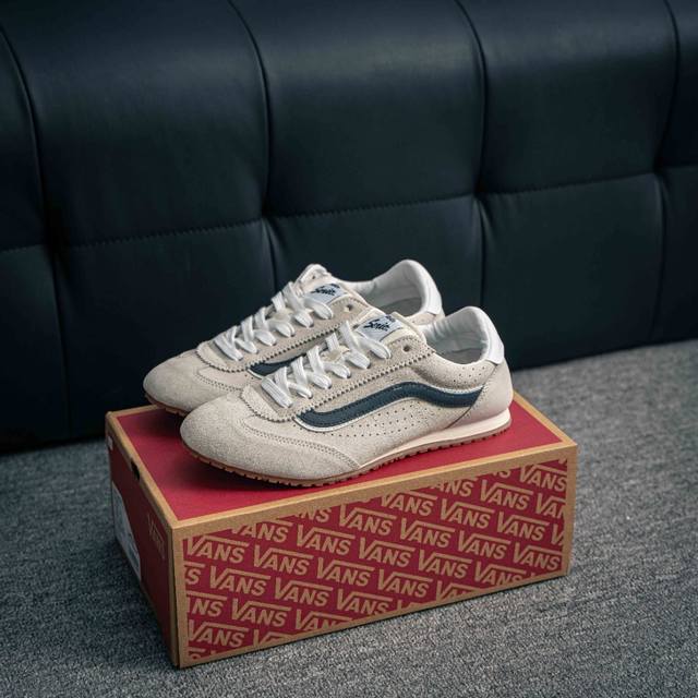 核心私 Vans Super Lowpro 米色 复古薄底系列 米色鞋身，黑色侧边， 麂皮质感，修身薄底， Swing 个街头新风 出门轻松上分，脚感舒适，怎么