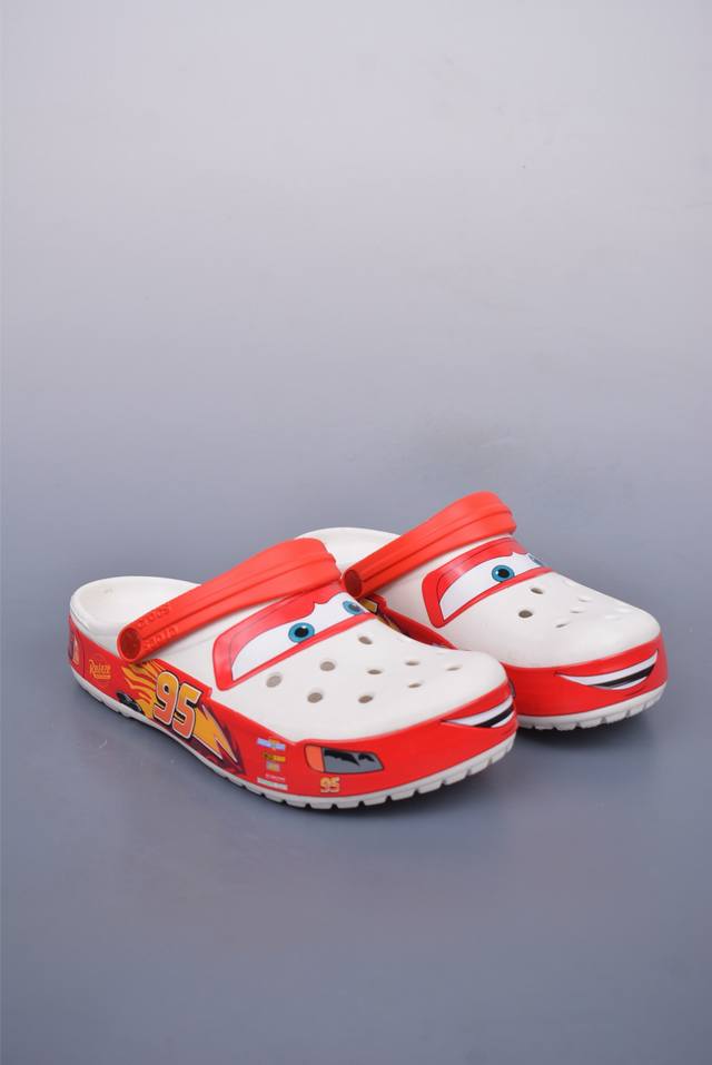 广东原厂 Crocs 卡骆驰 汽车卡通 经夏季两用沙滩洞洞鞋 纯原版本 透明防水袋包装 注意配件需单独购买 超轻Croslite专利材料打造 鞋面更加耐用易清洗