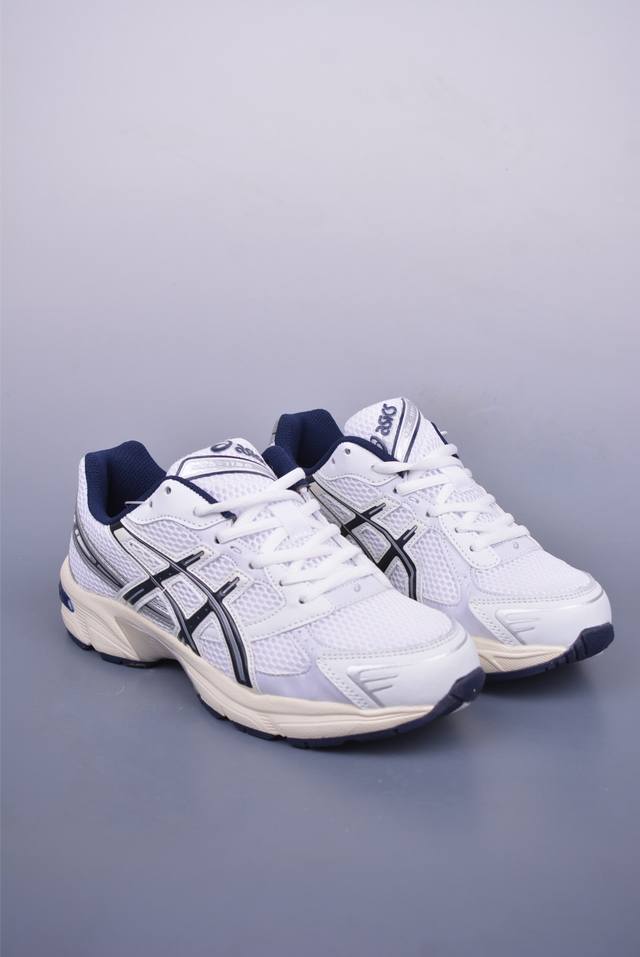 Asics Gel- 公司级版本 亚瑟士运动休闲透气专业跑鞋 整体造型复古且时尚尤其后跟一撇 蓝银配色配上很独特彰显品牌设计穿着感受 多种材料组合保护性与透气性