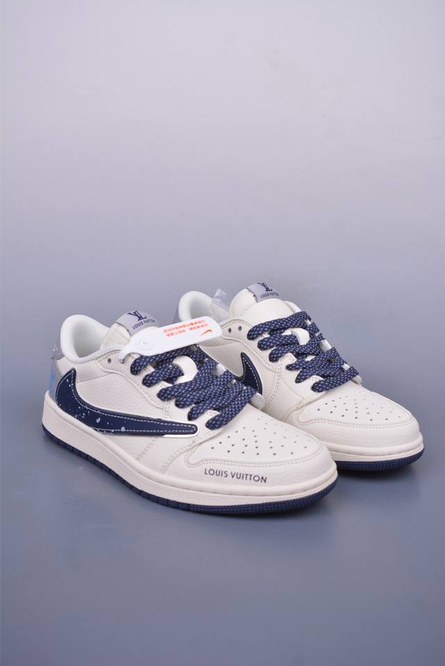 Fragment X Travis Scott X Lv Air Jordan 1 Low 三方联名倒钩 全新的三方联名低帮倒钩鞋面延续了黑脚趾设计，整双鞋以全