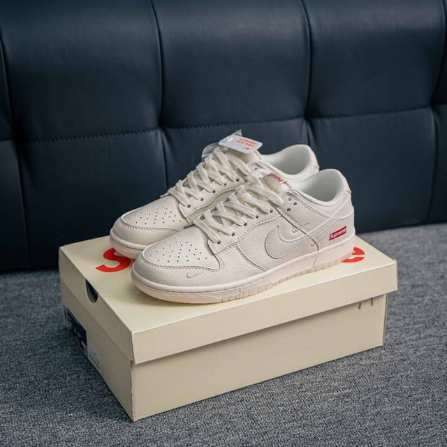 核心私 Nike Dunk 全套原楦原模倾力打造完美版型 独家原厂航空铝磨具打磨大底 鞋头坡度极致还原 无解鞋型 原盒原配 圈内天花板工艺 原厂冲刀 超高清洁度