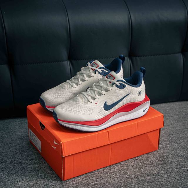 核心私 耐克 Nike Infinity Run 5 男子缓震透气公路跑步鞋 该版 Nike Infinity Run 5 登月5代采用 Reactx 泡绵，塑