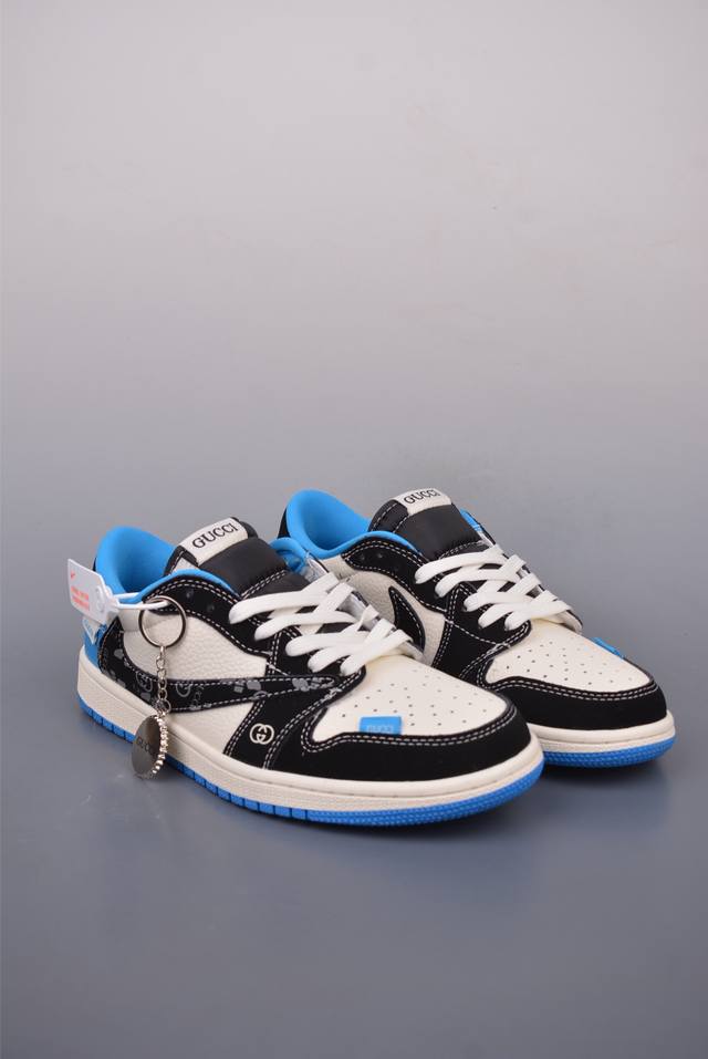 Fragment X Travis Scott X Gucci Air Jordan 1 Low 三方联名倒钩 全新的三方联名低帮倒钩鞋面延续了黑脚趾设计，整双