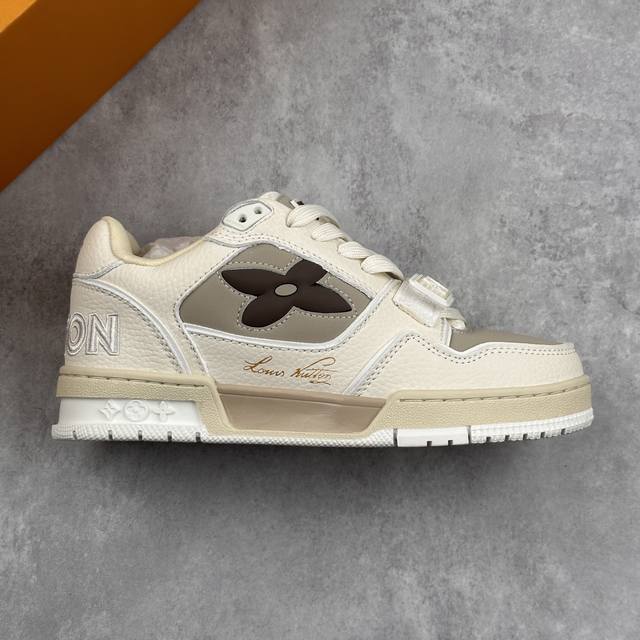 本地 核心私 公司级路易威登 Lv Trailsneaker 休闲运动板鞋 新款 Lv Trainer最新配色运动鞋 L家 篮球鞋风格运动鞋 该鞋由艺术总监 V