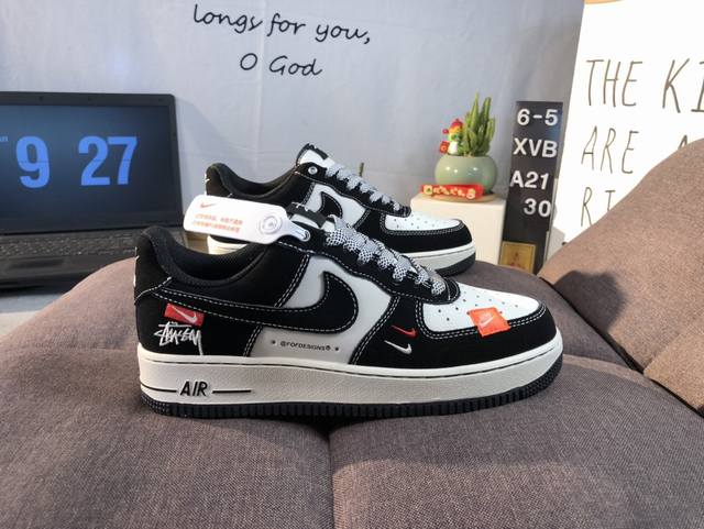 真标耐克Nike Air Force 1“07 Lv8空军一号低帮百搭休闲运动板鞋。柔软、弹性十足的缓震性能和出色的中底设计，横跨复古与现代的外型结合，造就出风