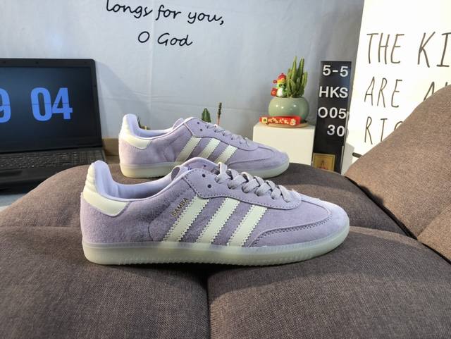 adidas Samba Og Ig6176 近70年的经典Originals原装翻毛皮层制作，修长的鞋楦,略微尖尖的鞋头,翻毛皮的鞋头拼接,这些我们都看得到的