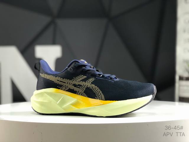 asics 亚瑟士 Novablast 5 Le 稳定跑鞋鞋面采用双层提花网面设计，提高包裹性和透气性，后跟搭载稳定系统科技T-Gel提升整体支撑力和结构感，减