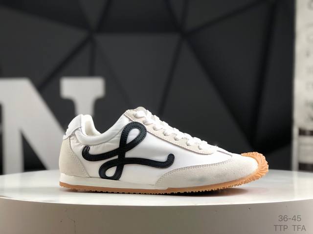 罗意威 Loewe Ballet Runner Sneakers 芭蕾舞 系列阿甘复古风德训薄底百搭休闲运动鞋 #不对称鞋头设计、袜状内部结构，轻盈橡胶外底延伸