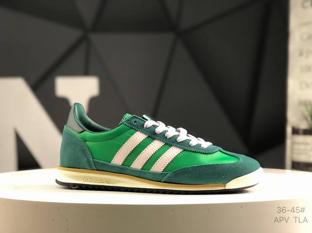 阿迪达斯 Adidas Sl 72 三叶草复古休闲跑步鞋休闲运动鞋 货号：Ie3427 鞋款采用舒爽尼龙鞋面、绒面革饰面和皮革细节等设计。与此同时，搭载着 Ec