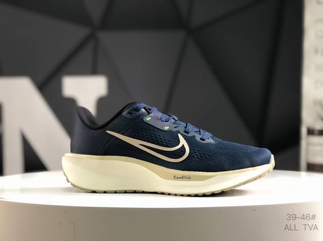 耐克 Nike Quest 6极速6代网面透气 时尚休闲跑步鞋 简约高科技设计采用多层材料 为双足带来凉爽感受和稳固体验 时尚鞋面搭配中足包覆设计 提供稳固贴合