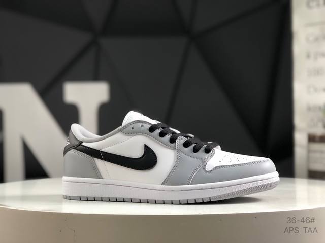真标带半码耐克 乔丹Air Jordan 1 Low Aj1 乔1 乔丹1代Aj1 低帮复古文化休闲运动篮球鞋。该鞋款从 1985 年元年款汲取设计灵感，焕新演
