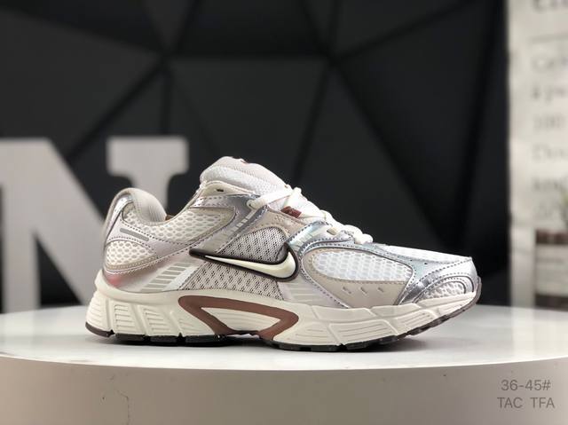 耐克 Nike V5 Rnr 舒适百搭防滑耐磨 低帮跑步鞋 舒适有型适合日常穿着 该鞋款延续千禧年经典设计搭载泡绵中底厚实而轻盈 匠心细节巧搭立体耐克勾标志焕新