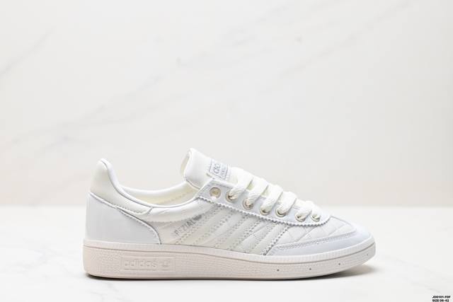 公司级Adidas Handball Spezial 官方正确版本 阿迪达斯经典款 复古休闲板鞋 全鞋采用反毛皮制作 牛筋耐磨大底 承载青春情怀的板鞋 经典三条