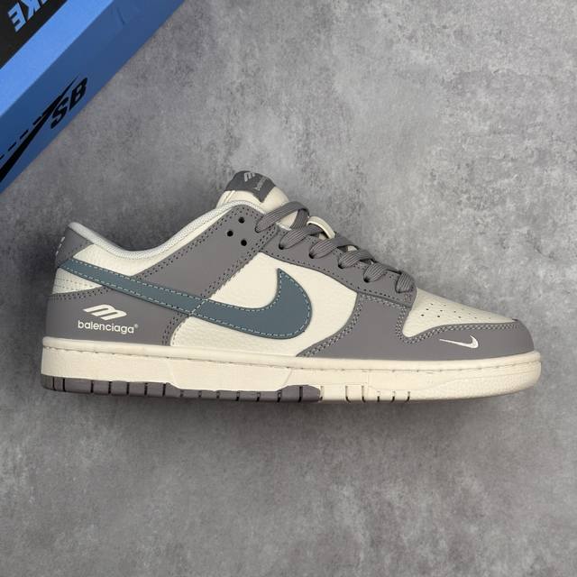 本地 核心私 Balenciaga X Nike Dunk Sb Low 巴黎世家 X 耐克 Sb 低帮 联名灰白蓝 休闲运动板鞋 鞋身整体以米白色皮革打造，搭