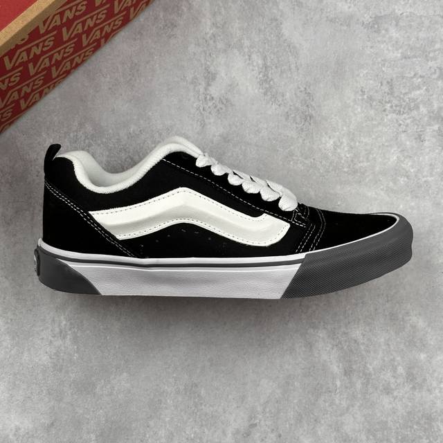 本地 核心私 万斯 Vans Knu-Skool 面包鞋 坎普尔 茱利安系列低帮复古硫化休闲运动板鞋“肥胖版大Logo” 要说整个年最为热门的鞋型之一， 面包鞋