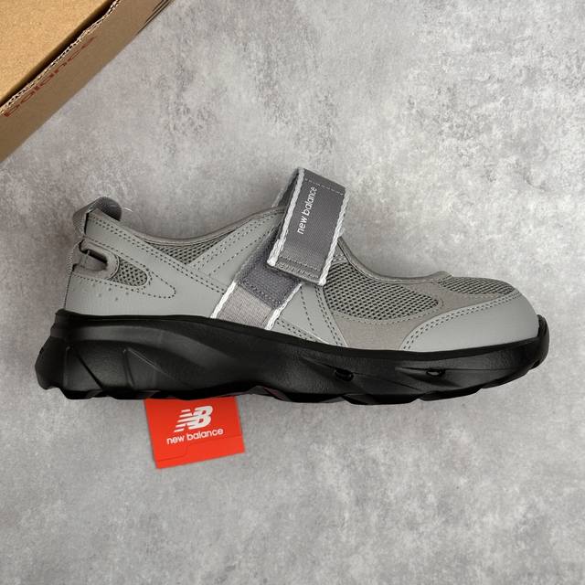 本地 核心私 New Balance Terrace Mule 新百伦 玛丽珍 低帮 时尚舒适 防滑耐磨休闲鞋 鞋身材质为橡胶和网格布 后跟较矮 方便随时穿脱