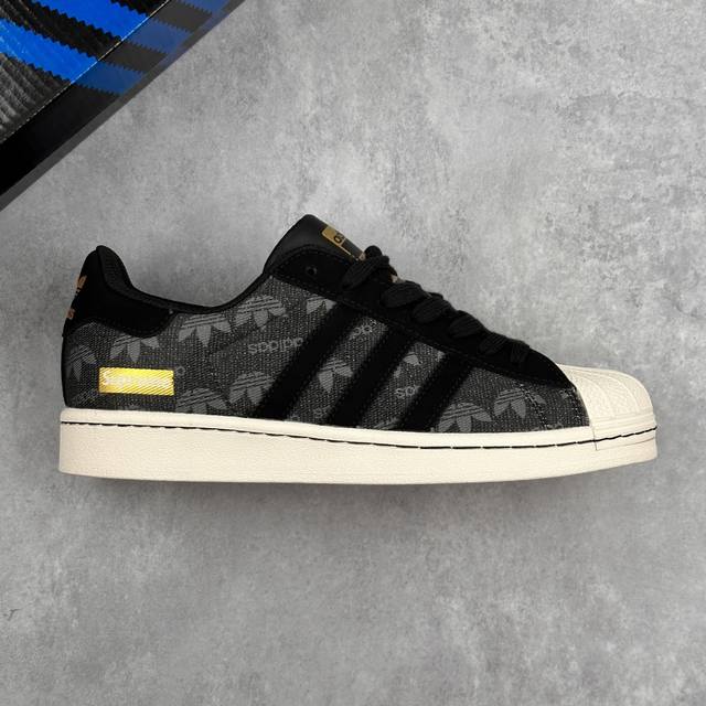 本地 核心私 阿迪达斯 Adidas Originals Superstar X Supreme 黑金 低帮百搭休闲运动板鞋 采用全新头层拼接皮革材质 后跟采用