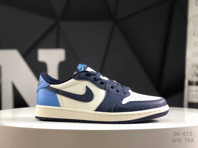 公司级带半码 耐克 乔丹Air Jordan 1 Low Aj1 乔1 乔丹1代Aj1 低帮复古文化休闲运动篮球鞋。该鞋款从 1985 年元年款汲取设计灵感，焕