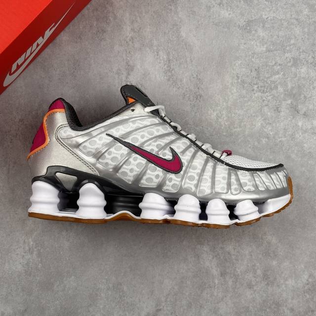 本地 核心私 Nike Shox Tl 全掌气柱缓震休闲运动跑步鞋 13柱令机械力学缓震性能跃升新层次。采用透气网眼鞋面和全掌型 Nike Shox 技术，革新