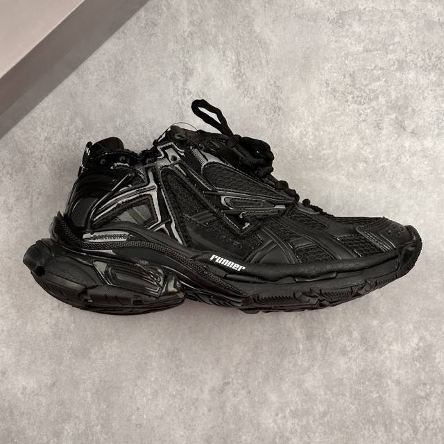本地 核心私 Good版 巴黎世家 Balenciaga 7代巴黎世家Runner运动鞋 不含皮运动鞋，网布材质，磨损效果，鞋头边缘印有尺码，背面浮印尺码，外侧
