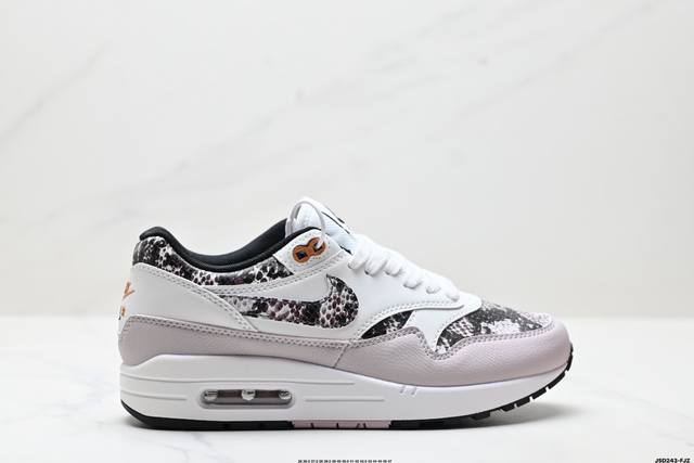 公司级Nike Air Max 1 耐克气垫 缓震 耐磨运动鞋 鞋身材质均选择皮革 织物 麂皮多种材质覆盖 保证质感的前提下 层次感也相当不错 带有开窗式 Ai