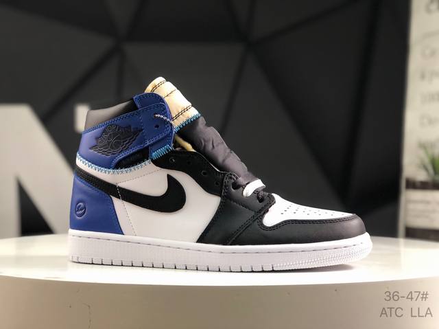 公司级带半码Air Jordan 1 Retro High Midnight Navy 高帮 Aj1 乔丹1代 Aj1 乔1 高邦 蓝白黑 乔丹篮球鞋系列 鞋款