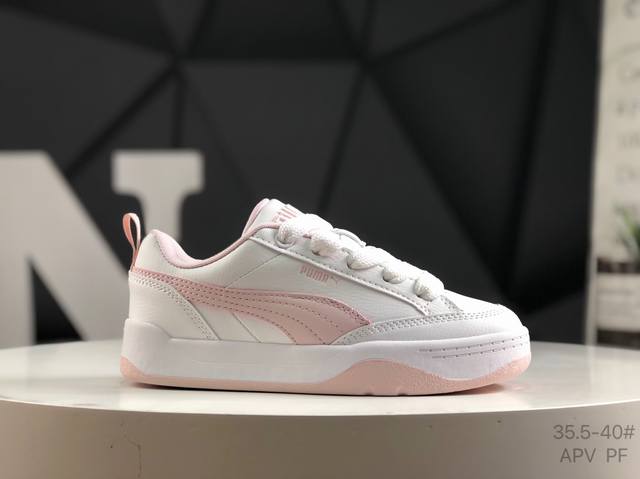puma 彪马 男女运动板鞋，原楦原纸版开发版型，采用环保纤维革组合翻毛皮饰片鞋面材质，外置耐磨橡胶大底蕾哈娜同系面包鞋太好看了！彪马Puma Park Lif
