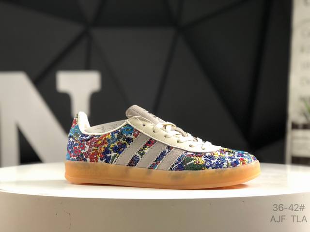 精品德训Gz系列 Gz 碎花 阿迪达斯 三叶草Adidas Originals Gazelle Indoor 舒适 防滑耐磨 低帮 板鞋 女款 米色 货号：J