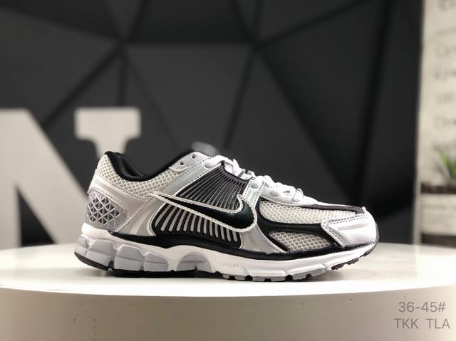 真标带半码 耐克 Nike Zoom Vomero Roam 5 Roam 复古跑五代休闲运动慢跑鞋 简洁设计 功能性强 防水防撕裂鞋面 鞋带也改成了束绳设计